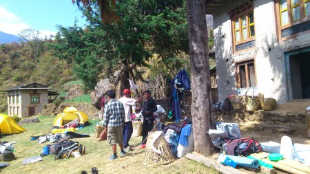 Simi Gaon, första natten i tält. Här såg jag jorden äckligaste spindlar, fullt av dem på toaletten på nätterna.